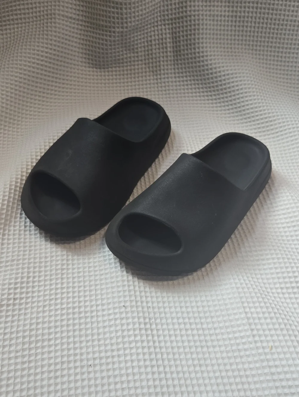 Yeezy YS 01 Black Slide Sandals